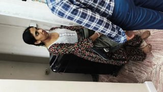 Gadis kampus Desi mendapat bercinta anal dari tetangga ayam hitam besar