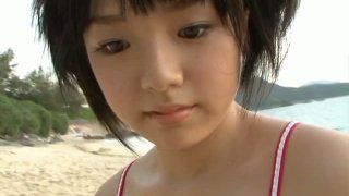 Gadis cantik montok dari Jepang suka menunjukkan payudaranya yang besar