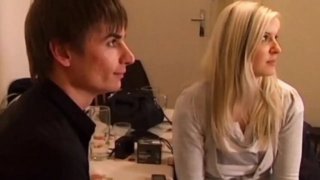 Pesta amatir pasangan muda dengan gadis-gadis seksi - film seks full hd