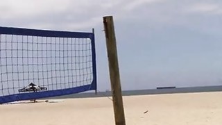 Bercinta di Pantai Setelah Bola Voli