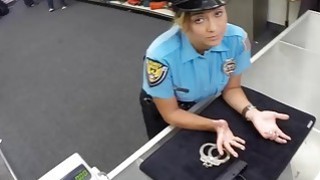 Sialan Nona Polisi dengan barang rampasan besar