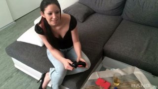 Natalie hot melakukan anal setelah bermain videogame