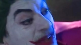 Joker meniduri 2 hotties gila di XXX parodi Batman
