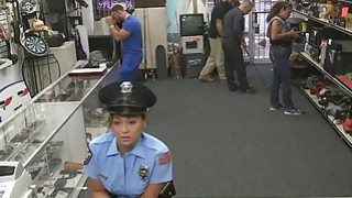 Petugas Nona Polisi menyebalkan kontol dan bercinta pus ketat