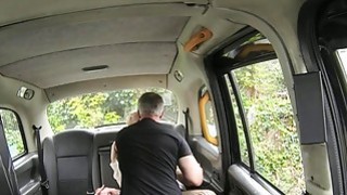 Pirang mendapat wajah besar di taksi