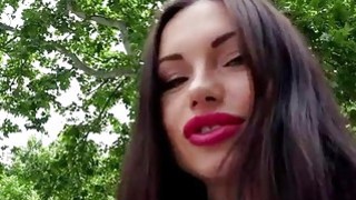 Sasha Rose menunjukkan vagina Euro basah untuk uang tunai